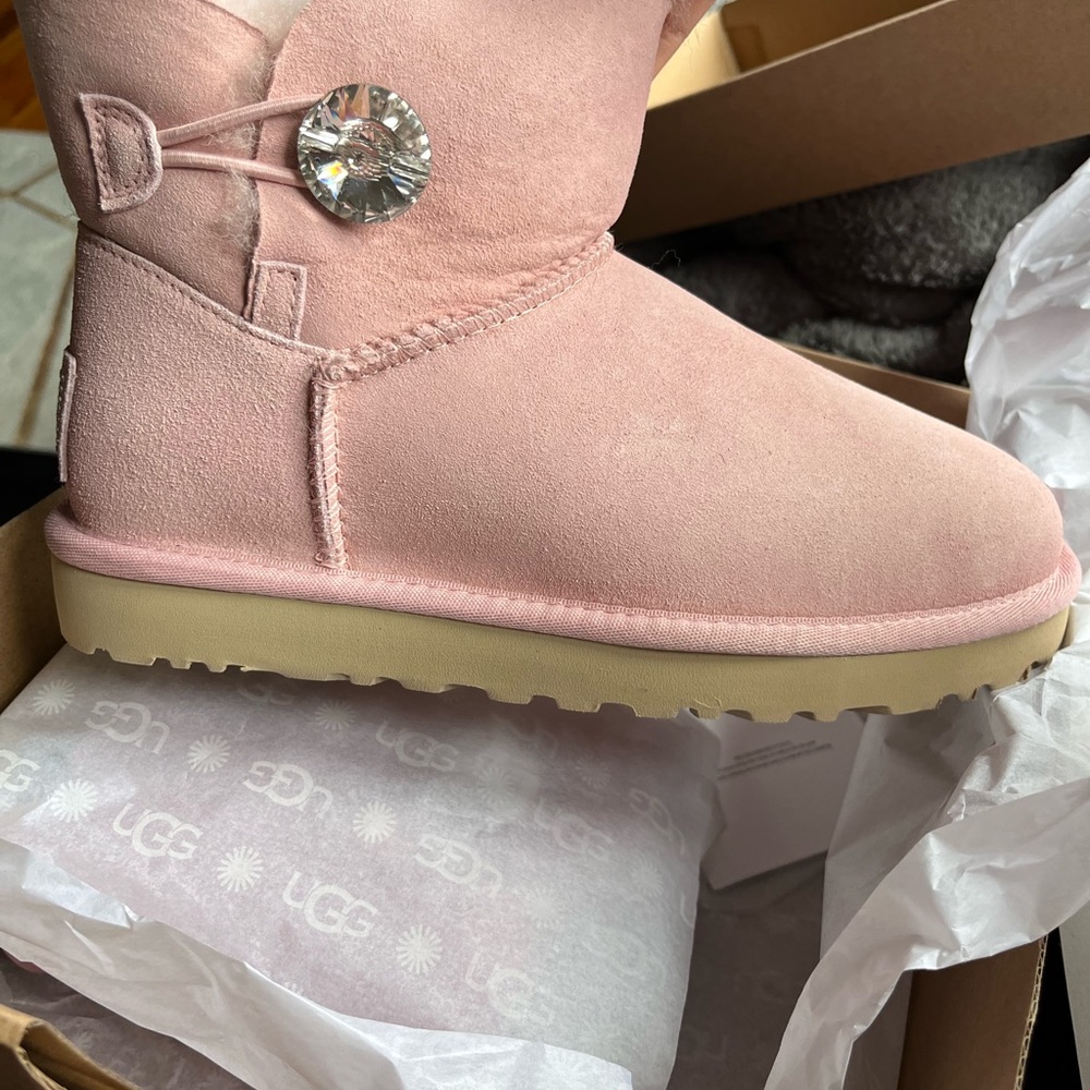 Brand new Uggs Bailey bing